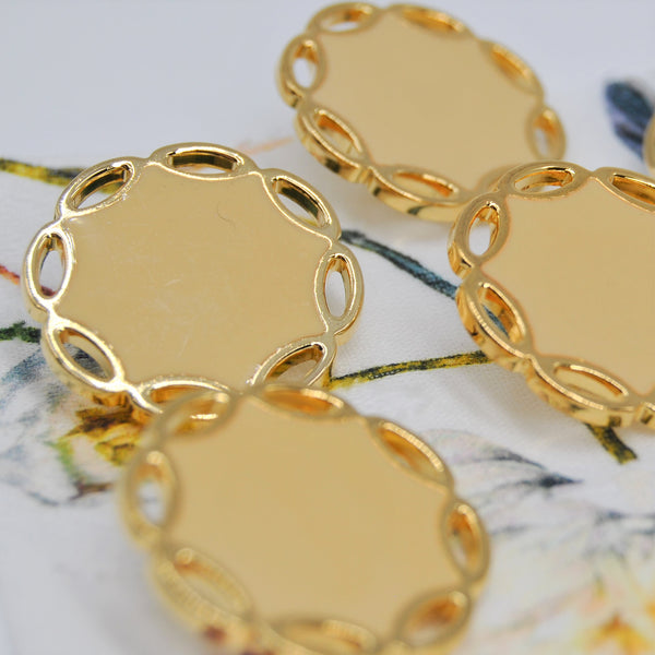 Button - Gold Vanilla Petal - 25mm